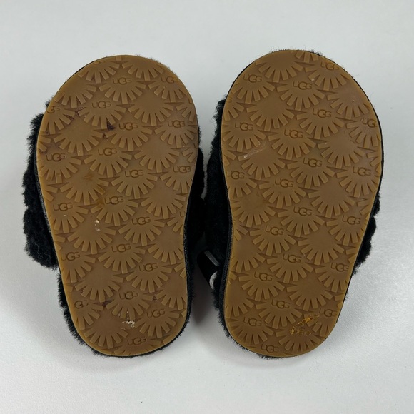 UGG Toddler Fluff Yeah Slides Sheepskin Slipper Sandals Size 6 Unisex Furry - Picture 9 of 10